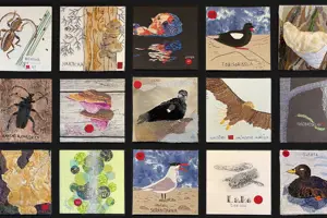 Collage av små broderade tavlor av några utrotningshotade djur och växtarter.