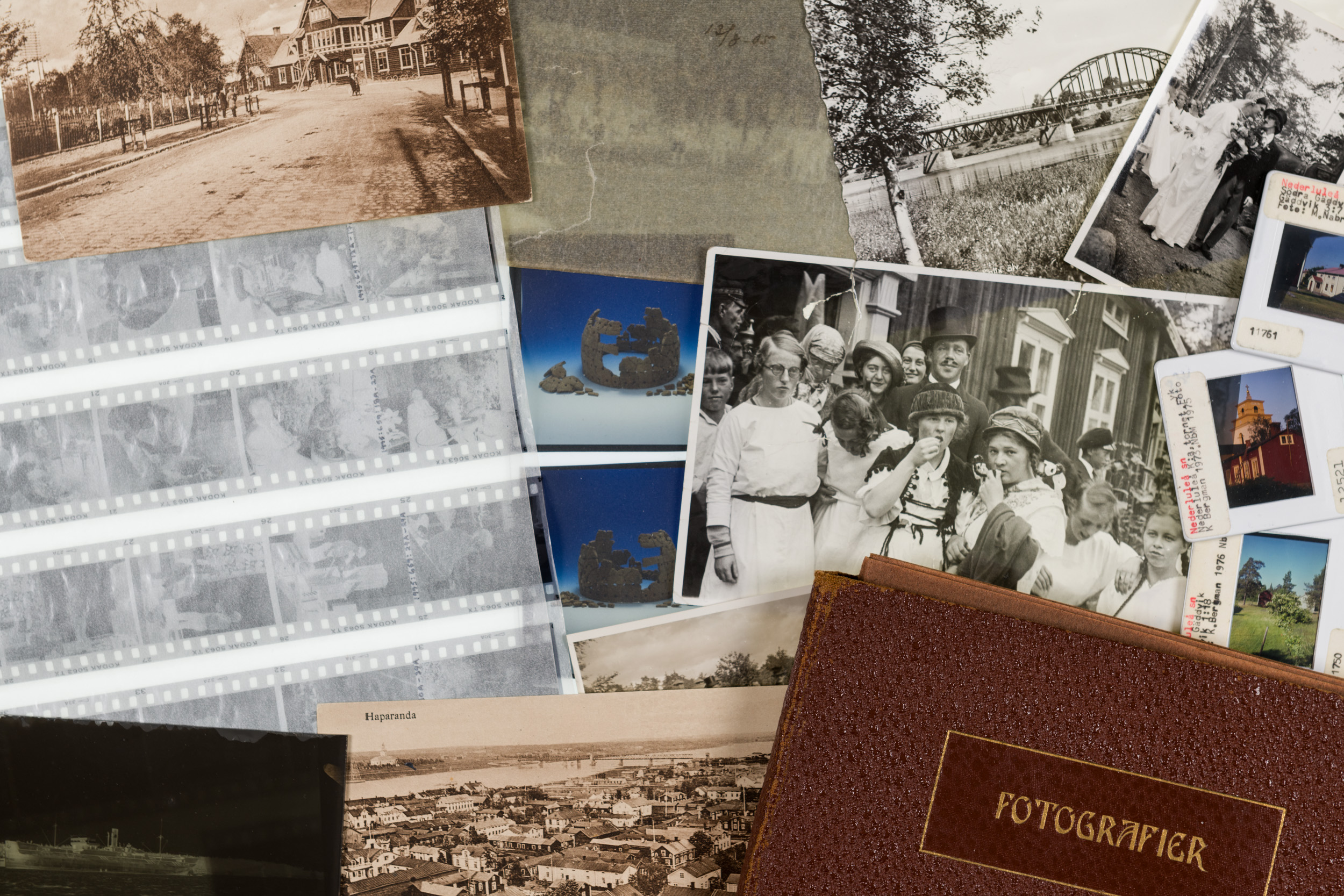 Collage av fotografier och negativ.