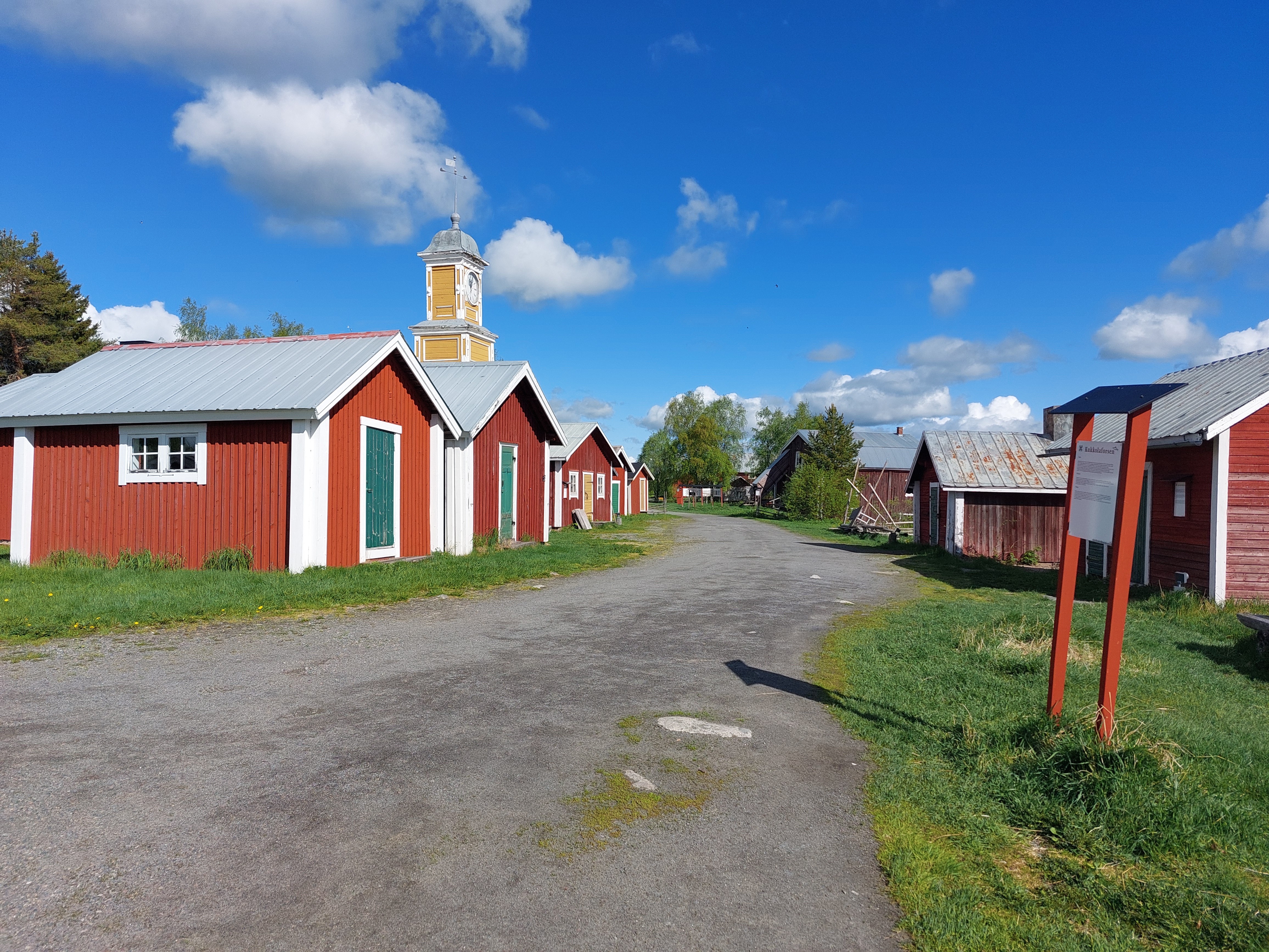 Byggnader vid Kukkolaforsen.